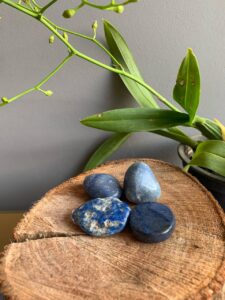 pedras e cristais azuis